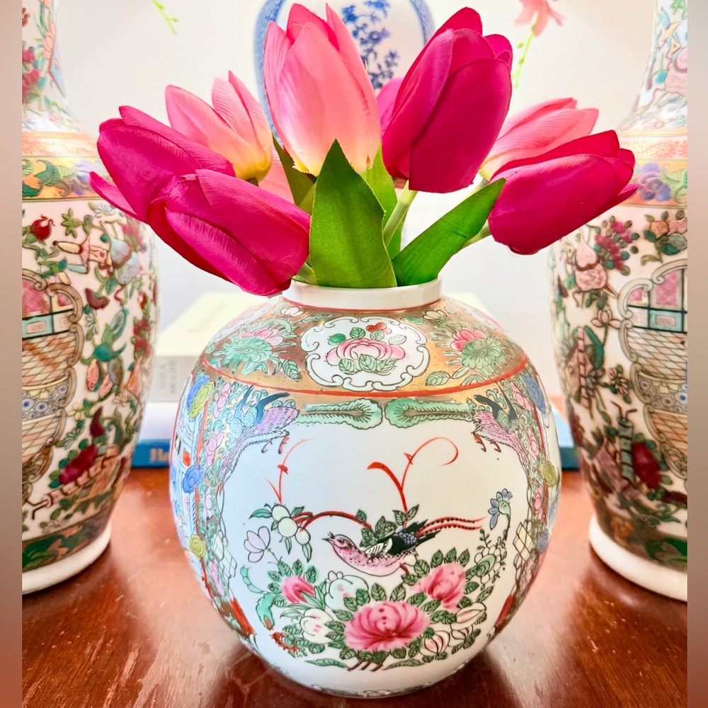 Vintage 1960s Chinese Famille Rose Medallion Vase